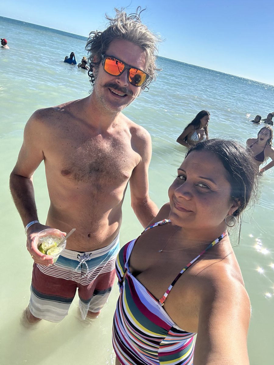 Heroplenty's tweet photo. Awesome time today with the girls at ‘Buye’ beach in Cabo Rojo! 🇵🇷 #Boricua #SunYay 🏝️🌞❤️ #Famila https://t.co/r2hWjD9Sld