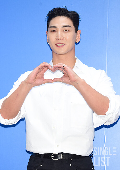 slist2015's tweet photo. 백호, 오늘(29일) 육군 현역 입대 “별도의 공식행사無”

#백호 #뉴이스트 #뉴이스트_백호 
#강동호 #동호 #BAEKHO 
@BAEKHO_PLEDIS
#백호군입대 
⬇️관련기사⬇️
https://t.co/CaFucYAKGN https://t.co/s5H2lPnZdw