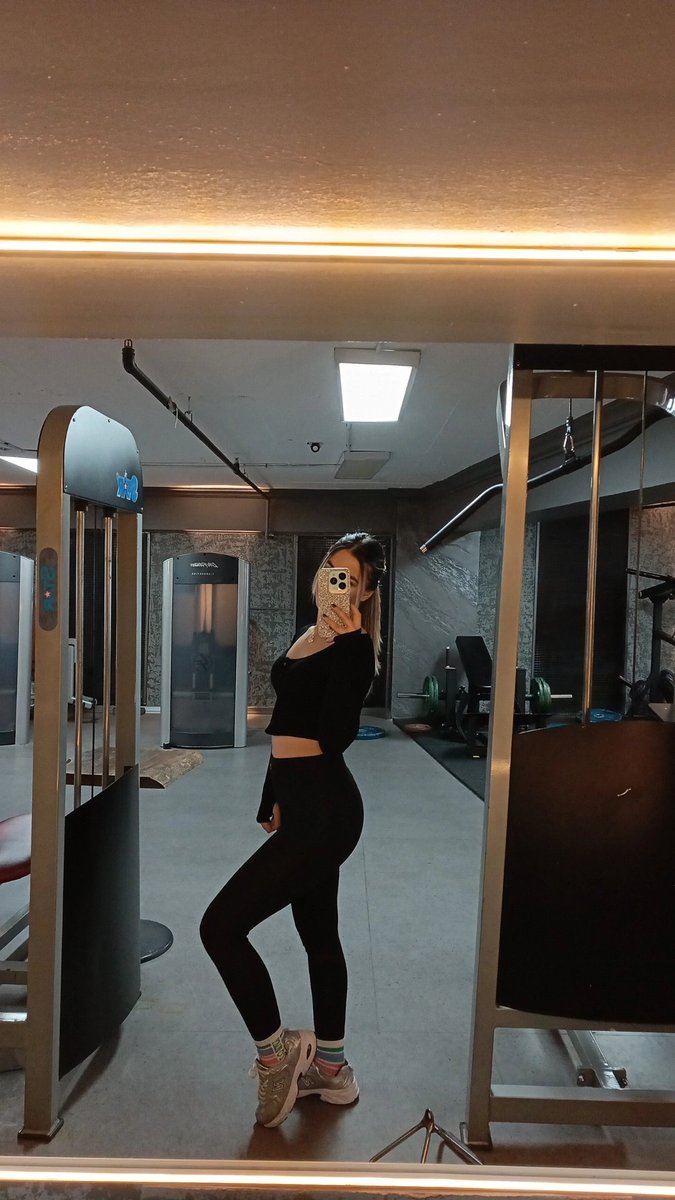 safiye2676's tweet photo. 1+1 ev ✅
Kariyer ✅
Fitness ✅
Sessiz sade bir hayat ve huzur✅
🖤💪✨ https://t.co/D9eJEDUZMI
