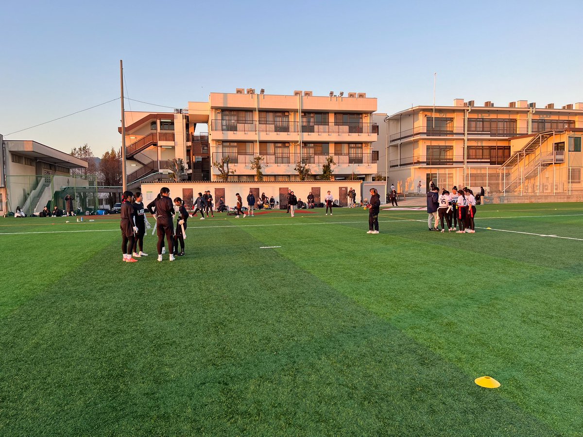 リトパン女子が年忘れボウルに混成で参加。いつもと異なるメンバー、高いレベルでの経験が自分を高めるアイデアを増やすことを実感。「思ったことは実現できる」今日感じ考えたことを自分たちの成長につなげます。素敵な年の瀬ありがとうございました。
#フラッグフットボール
#草津リトルパンサーズ