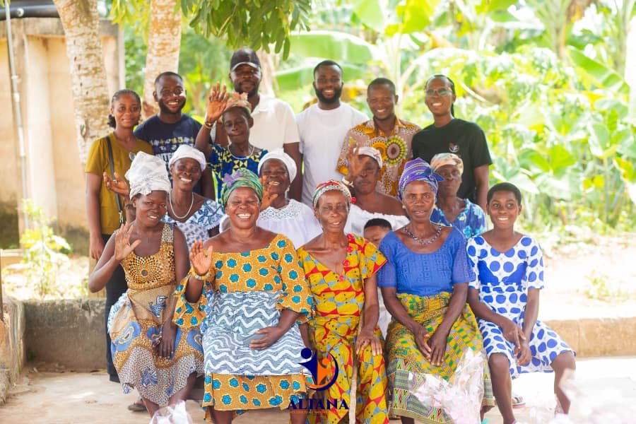 ALTANATIONS's tweet photo. Putting smiles on faces of widows this festive season.
We grow together!

Operation Feed the Widow (OFW) 2025
#ALTANA #love #christmas2025 #seasonsgreetings https://t.co/7zDvn6gqyw