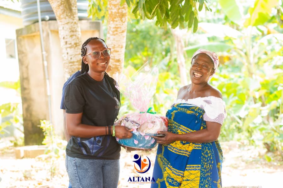 ALTANATIONS's tweet photo. Putting smiles on faces of widows this festive season.
We grow together!

Operation Feed the Widow (OFW) 2025
#ALTANA #love #christmas2025 #seasonsgreetings https://t.co/7zDvn6gqyw