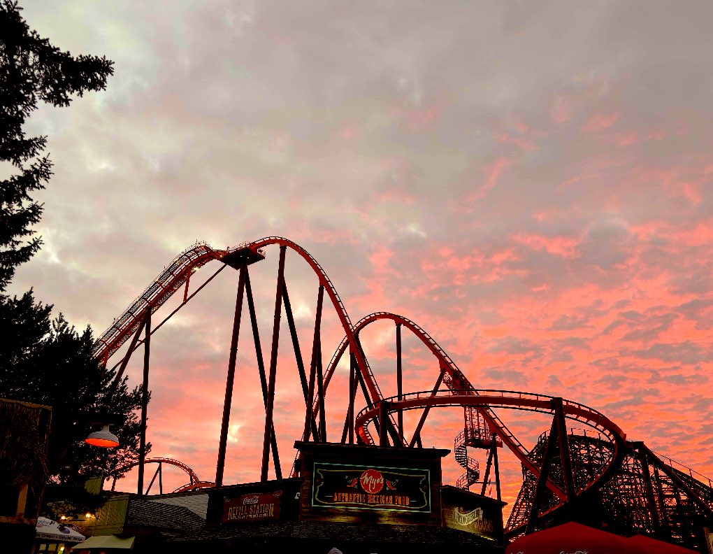 RCXcyclopedia's tweet photo. #25DaysOfCoasters RCX Top 125 Rank Day 24: 10, Raging Into The Top 10
10. Raging Bull - Six Flags Great America
Make: B&M, Model: Hyper
Opened: 1999
The best (American) B&M Hyper and my current Gold Medal traditional Hyper Coaster can be found just outside Chicago. B&M was just straight cooking in this late 90s time period with Hypers, Loopers and Inverts, likely pinnacled by this combo airtime-twister hyper. Allegedly the Bull is not quite as epic if youâre not in the back row, but back row best row anyway so Iâve only ridden in the back. The airtime on the first drop and MCBR drop is phenomenal and wild. Instead of âFloater Airtime the Rideâ like some of the lower ranked B&M Hypers, RB delivers the most unique layout for the model B&M ever devised including a twister section that lays on decent positives during the heavy turns. With only 2 laps to my name, I canât wait to get back to SFGAm someday and marathon this thing.