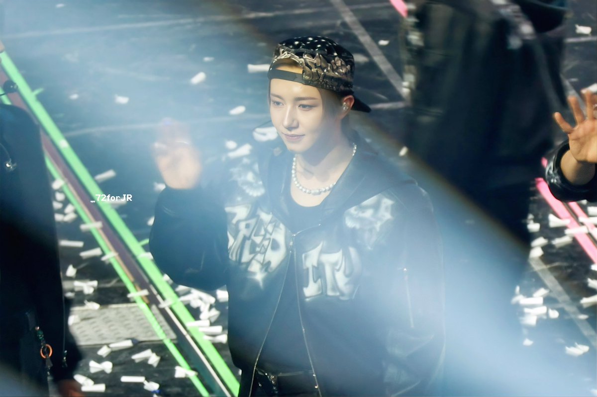 _72forJR tweet media