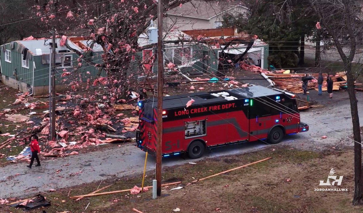 JordanHallWX's tweet photo. Tornado damage in Mount Zion, Illinois. Search and Rescue still underway in some homes. 
@NWSLincolnIL  @MyRadarWX @ryanhallyall 
#ilwx #tornado https://t.co/JP8PUVl90C