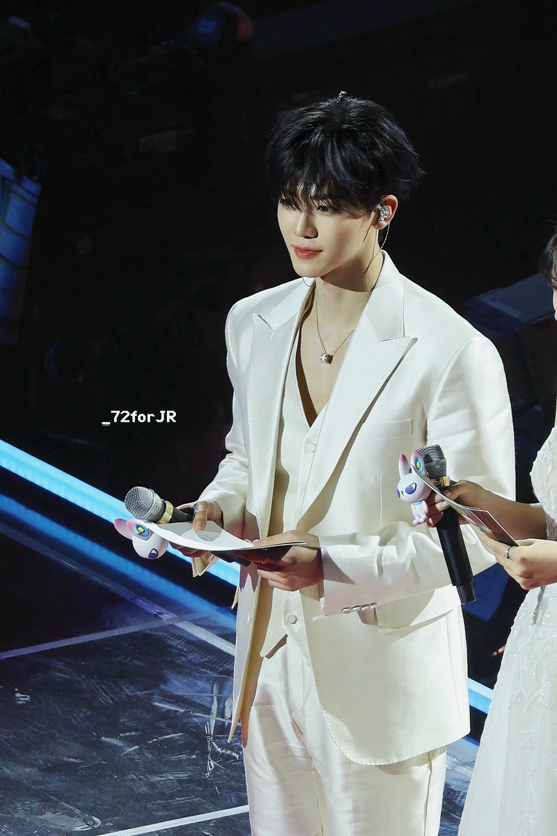 _72forJR tweet media