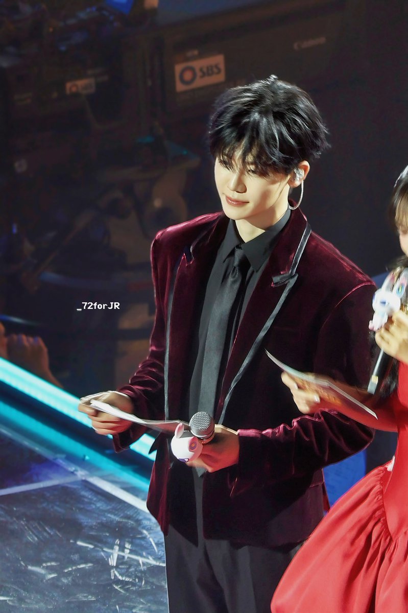 _72forJR tweet media