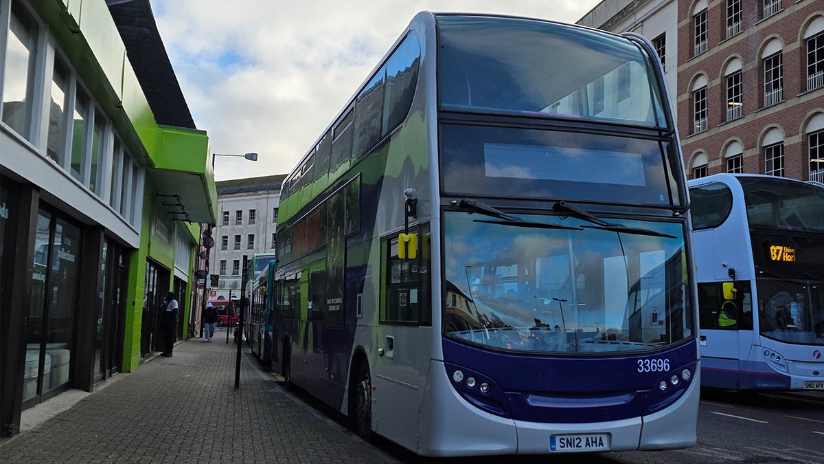 WillsBusSpot's tweet photo. #FirstTransfer 27/12/25
A recent transfer to First Basildon to First Colchester is Enviro 400 33696 SN12 AHA pictured here on layover in Osbourne Street, Colchester yesterday afternoon. https://t.co/FtPcYwnyB1