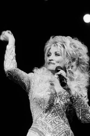 DOLLY PARTON 🎶🎸🥁⚡️🎤🎸

Queen of Country. Dit is de mooiste uitvoering. 🎶

#Top2000