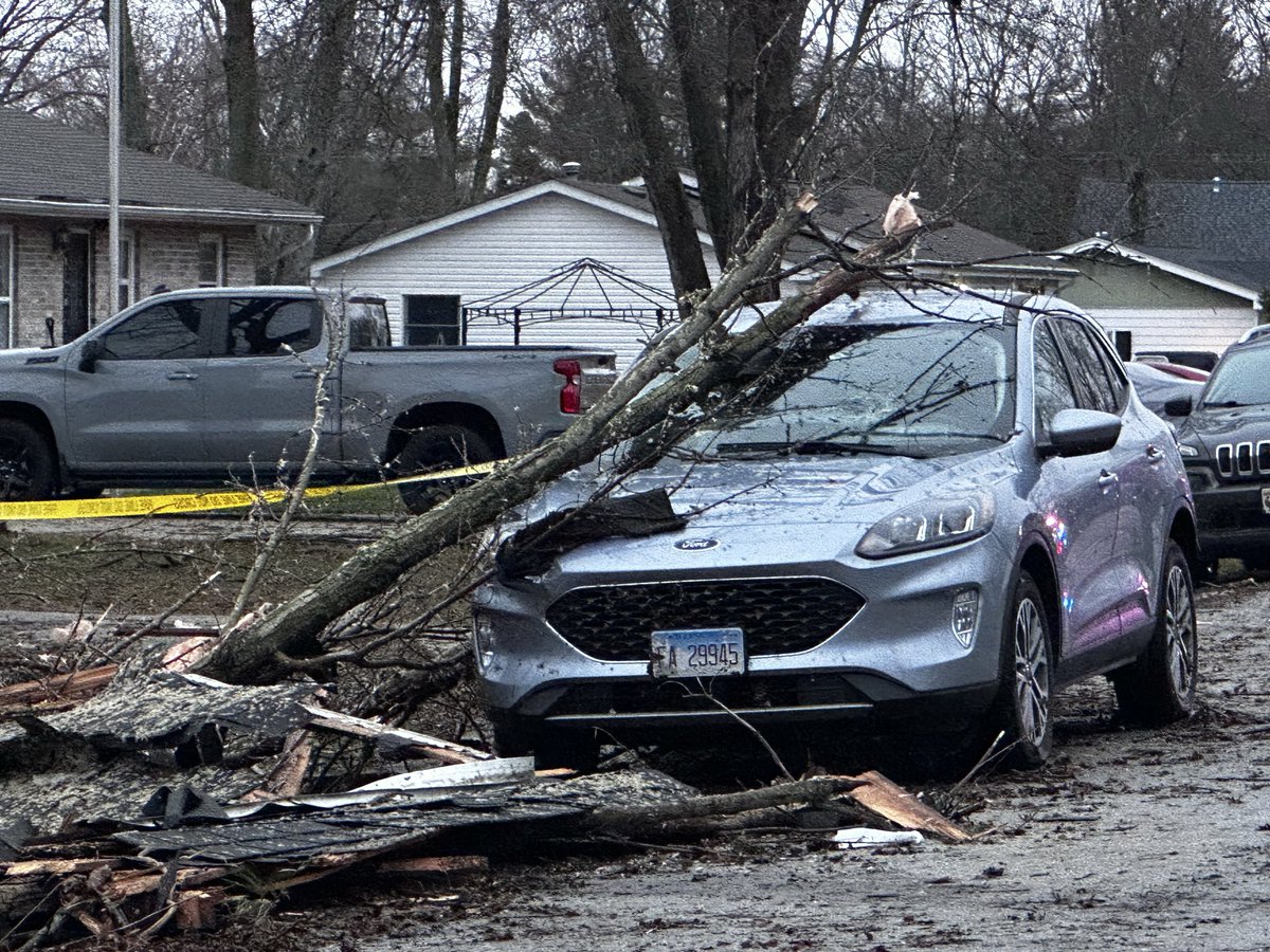 ChicagoMWeather's tweet photo. Tornado damage on the far southeast side of Decatur, IL, near the western side of Long Creek. Power outages and structural damage possible. Avoid affected areas and follow local guidance for updates. #ILwx #SevereWeather #StormUpdates #PublicSafety https://t.co/FwWzCxj7b4