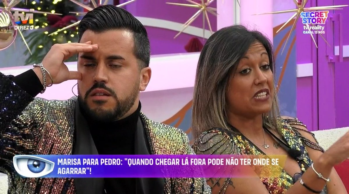 A Márisa a dizer em plena gala que o namorado tem interesse na Marisa Susana. Eu de Pedro a ouvir! Esta mulher não é real!! #sstvi