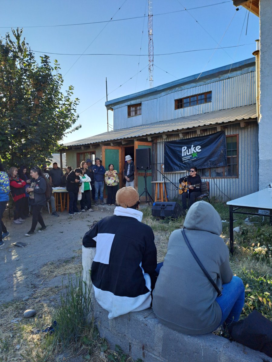 Piuketeros's tweet image. ✨️ ¡Qué fiestón! 🎂

📻 Cumplimos diez años al aire y lo celebramos como más nos gusta: haciendo radio, escuchando música y compartiendo con amigxs y vecinxs.

💖 Gracias a todxs lxs que se acercaron a compartir un rato con nosotrxs.