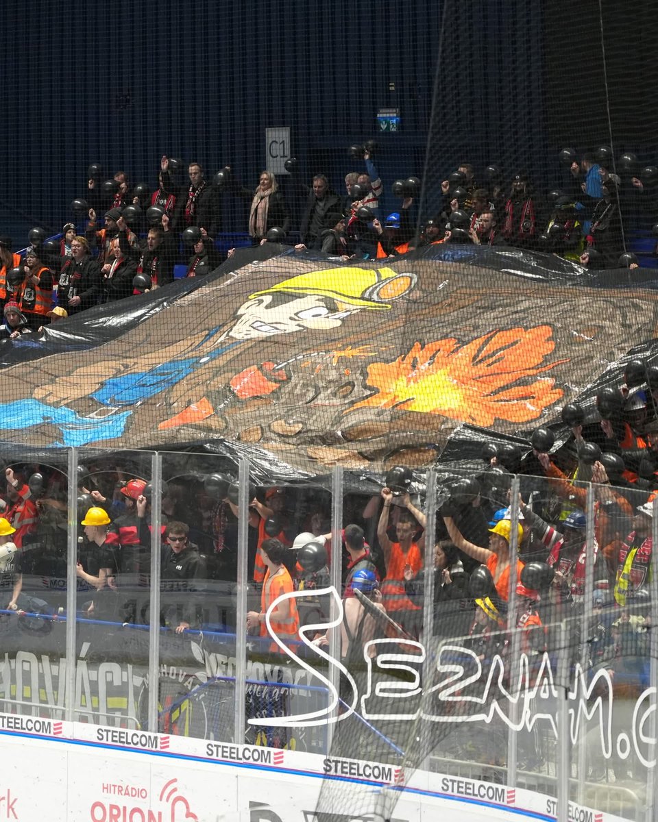 Zazicekzaza's tweet photo. Vysvětlení pro nechápavé 👌
Tématický výjezd - horníci do Ostravy!
Nic proti nikomu, v Ostravě se rubalo, tak my tam jeli vyrubat 3 body a to se povedlo. Dresscode montérky, helma, čelovka, černé oblečení, vesty. Konec hlášení ⚫️
@mechovaci @MountfieldHK @hcvitkovice https://t.co/KBnO3ojwJ1