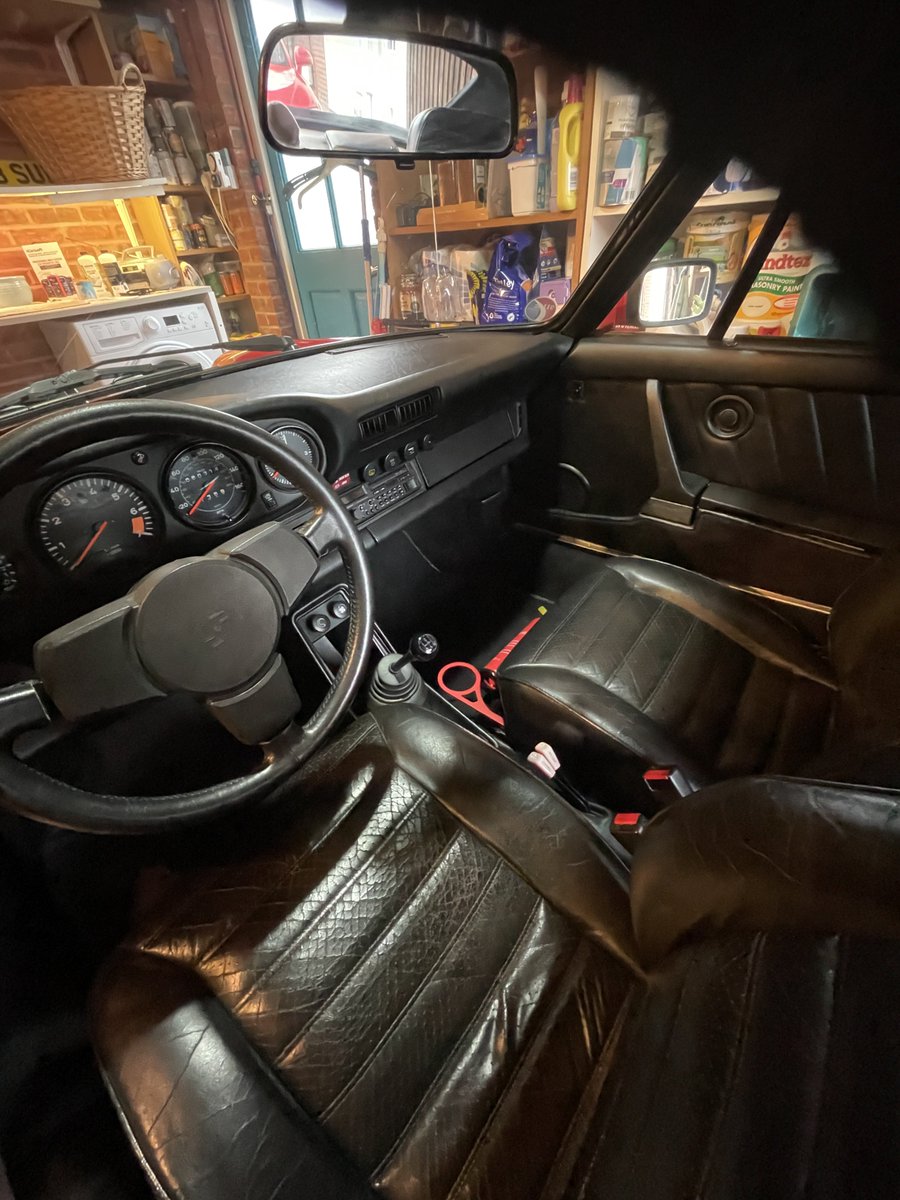 DolphinCode33's tweet image. Highly recommend classicmotorshop.com 11/10 fm v grateful Marko x 🙏Yr cleverly engineered cupholder now sits proudly in my beloved 1981 classic 911SC. Even matches indischrot exterior! 🇩🇪engineering at its finest - &amp;amp; tks for Xmas gift enclosures too! @pcgb @PCGB_911SC #911SC