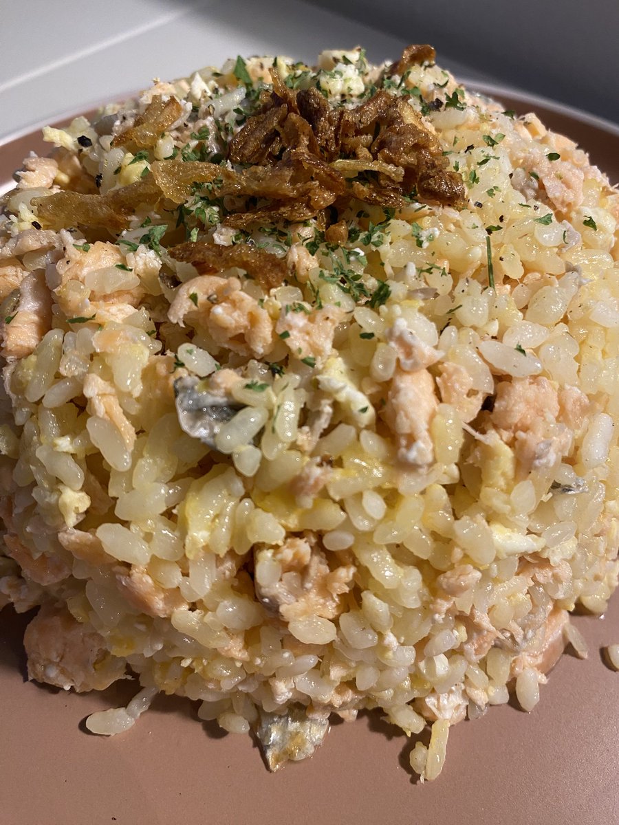 サーモン卵チャーハン
Salmon egg fried rice