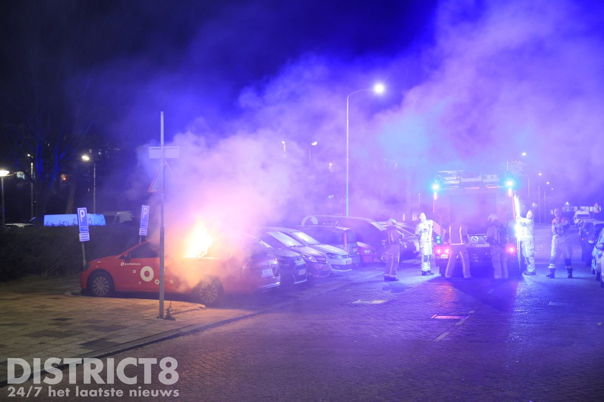 Brandstichting in geparkeerde deelauto op Minervaweg in Delft