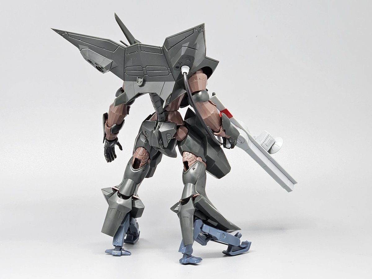 昨晩MODEROIDザルクを組んだ 機番デカールは1～5号機まであったんだが