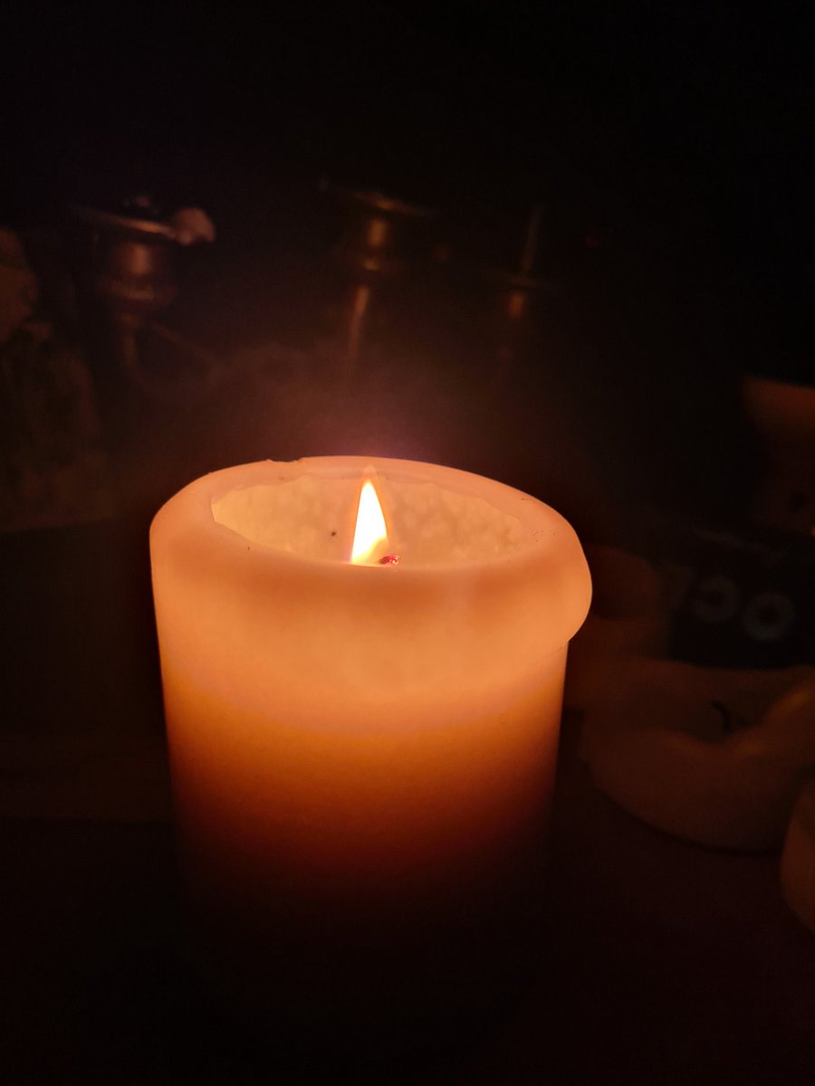 Quando scorrendo le foto in galleria trovi quella che ti scalda il cuore e ti fa ricordare parole che ti servono esattamente quando ti servono🖤