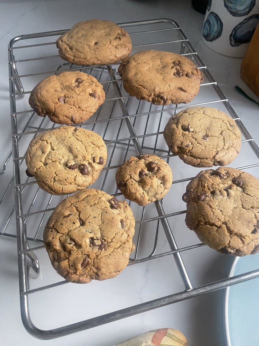 ThRedBlade's tweet image. Made and ate half of some earl gray chocolate chip cookies