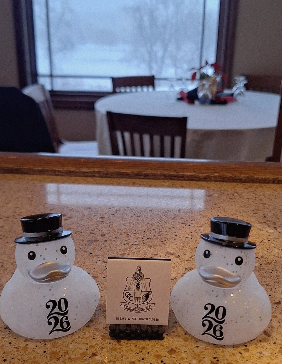 Celebrate the New Year at the OCC.
New Year's Eve exclusive menu including Prime Rib, Surf &amp; Turf and Apple Glazed Pork Chops.
Make your reservations and we will have the champagne ready.