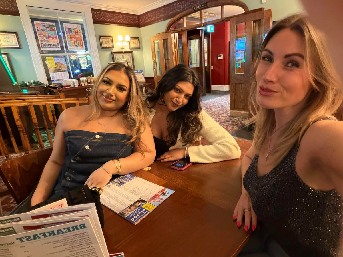 Stunning trio 

Left, right or middle