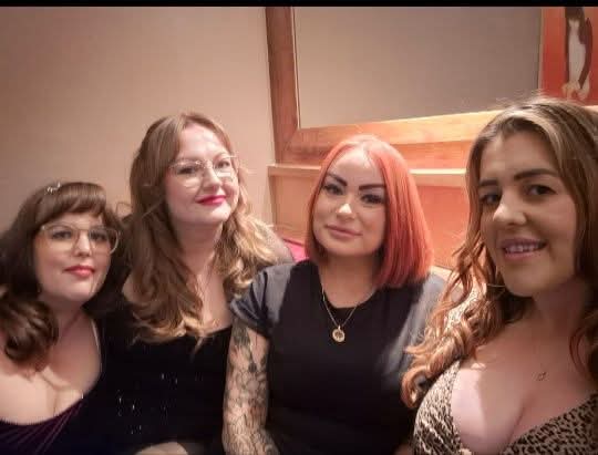 Four Hull ladies looking for me drinks 

Anyone you're buying for?