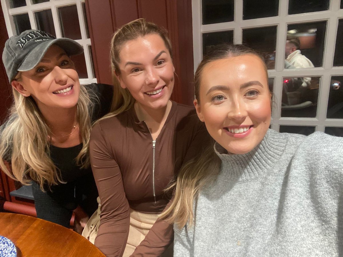 Bristol babes 

Left, right or middle