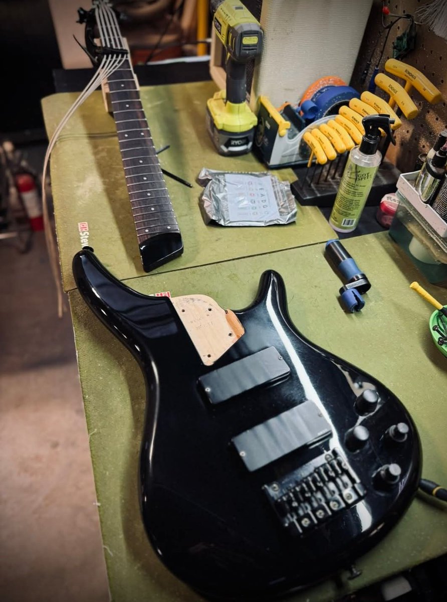 lizardspitpeeps's tweet photo. 100 % still made in the USA (so far) respect 🙏🏽 https://t.co/4mM9aulyh9