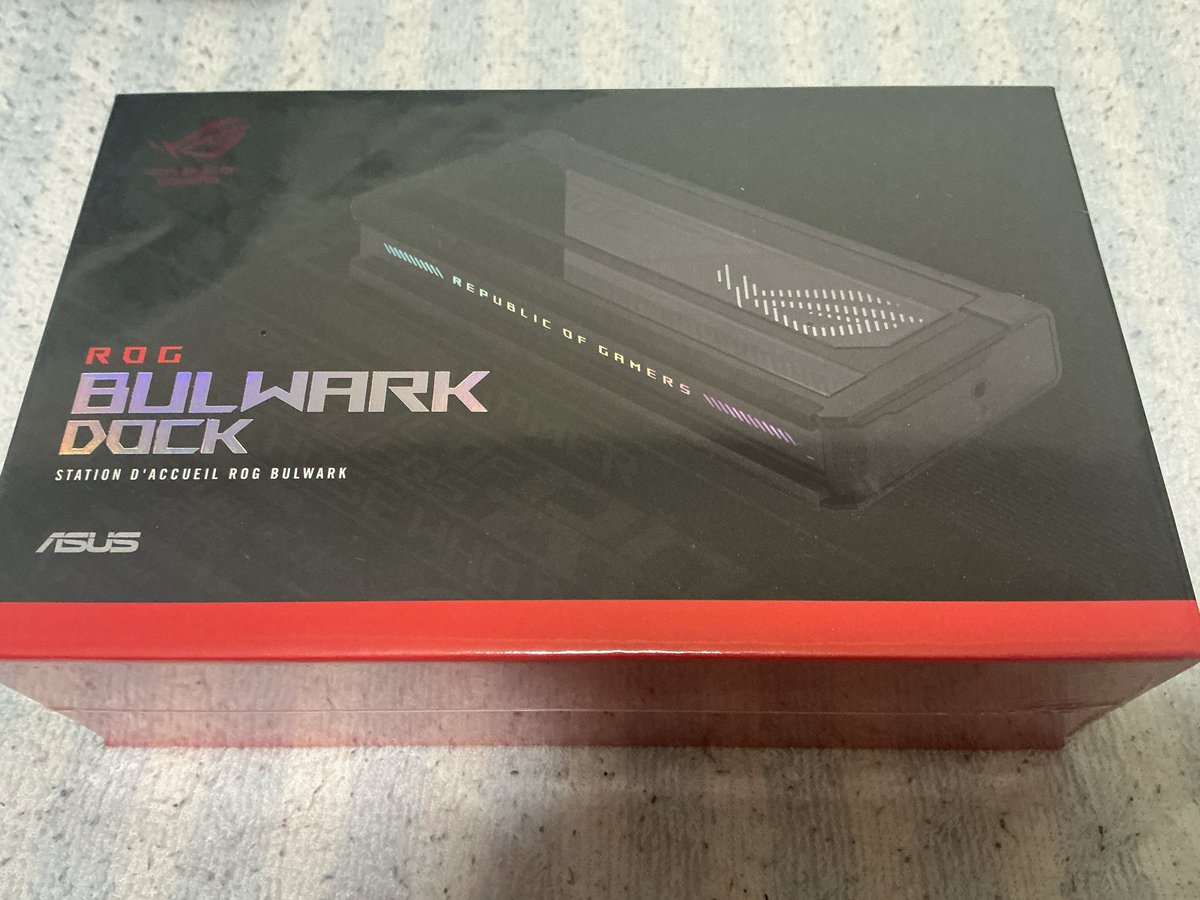 dazstreaming's tweet image. とりあえずROG XBOX Ally Xの初期セットアップ完了。
両手で持つコントローラー型としてはもう使えるはず。
続いて、ミニPC化するために、純正の台も設置していくよ。
#ROGXboxAllyX