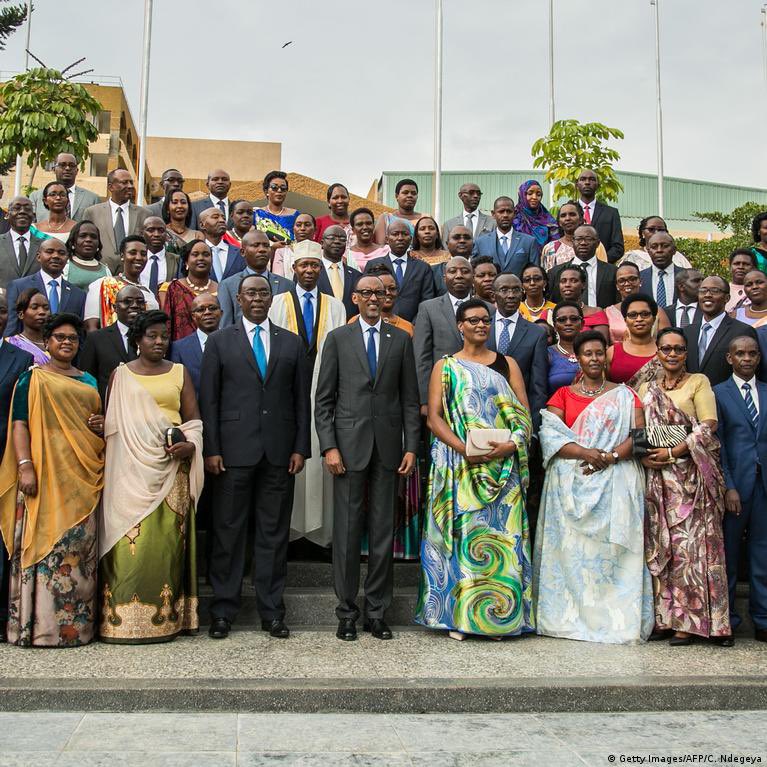 Cap_Brave's tweet image. Congolais, ouvrez les yeux et méfiez-vous sérieusement. Le régime du terroriste @PaulKagame infiltre la #RDC par tous les moyens, y compris via certaines filles rwandaises instrumentalisées pour approcher nos autorités et soutirer des informations sensibles. Ce n’est pas de la…