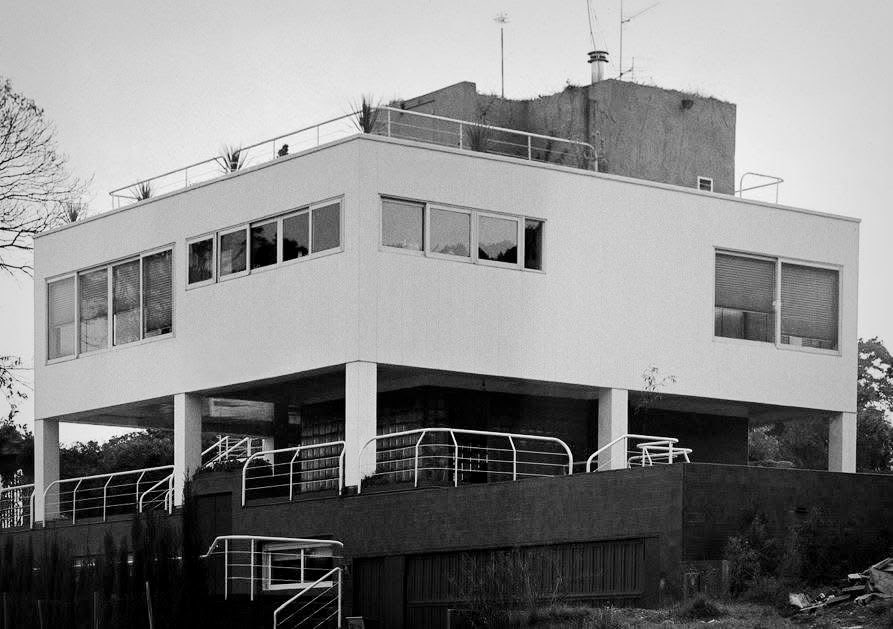 TRES60Blog's tweet photo. Detalles de la casa Domínguez en A Caeira, Poio, Pontevedra (Spain). Proyectada y construida entre 1973-76 por Alejandro de la Sota Martínez.
#CasaDomínguez #AlejandrodelaSota #laformamoderna #arquitectura https://t.co/hBURQo1gxq