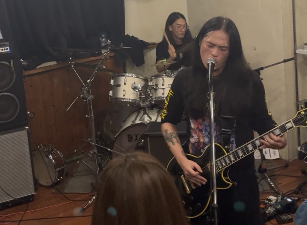 昨日のライブ
GUT EXPLOSIONとFecundation
両バンドとも魅せることに特化したライブで最高！楽しいライブ納めになりました。
これから仕事納め…