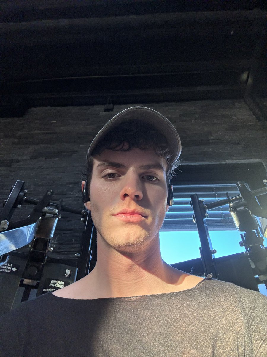 FerrenShaun's tweet photo. don't think the german gym bros understood the iconicness of the intimissimi X lululemon pairing I chose for booby day https://t.co/E0opg4F1Ez