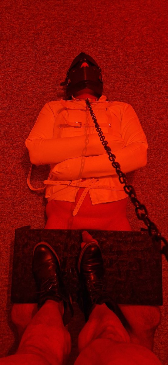 masterofsinsx's tweet photo. Looking for slaves and subs 
#Swansea and surroundings
#dbsm #master #dominant #dungeon #bondage https://t.co/u2qv22odKS