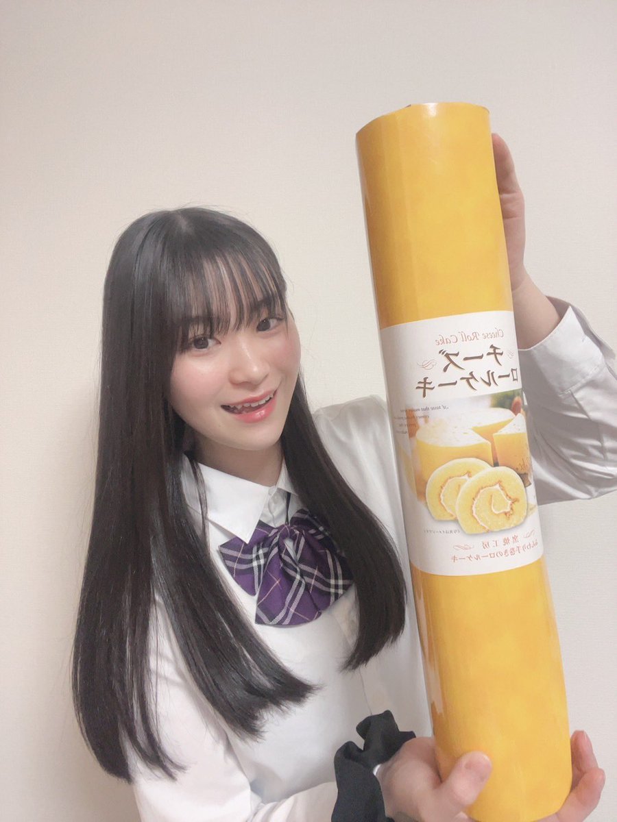 おはゆあ🦄☀️

祖父母から頂いたチーズロールケーキ🧀がlongすぎる‼️
小顔効果に持ってこいの一品です😂毎日学校に持って行きたいぐらい🫶笑

今日も一日頑張りましょう🫧

#EarthAceSND
#アースエース仙台
#藤田ゆあ
#ゆありん