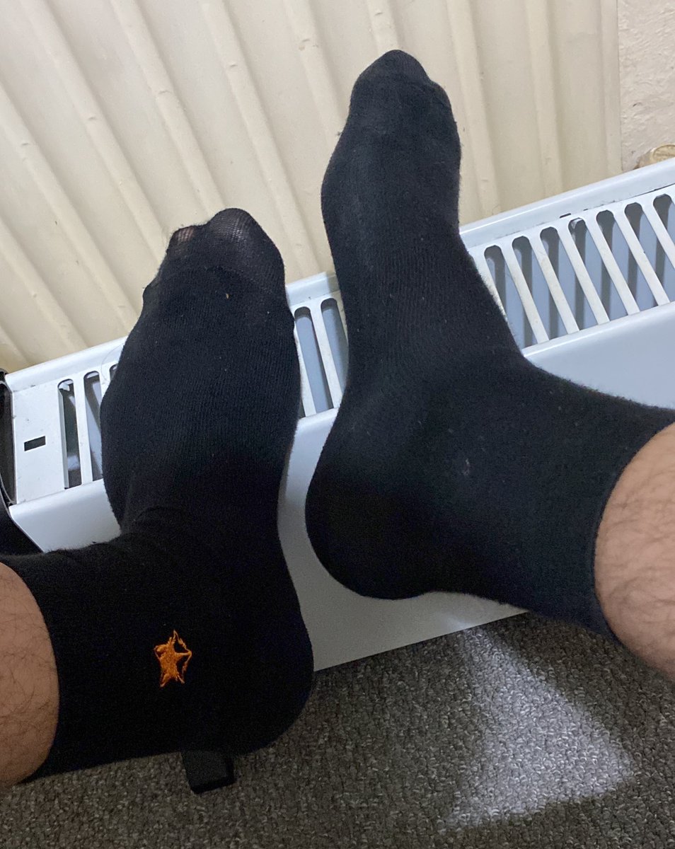 MasterCurix's tweet image. Sunday drains! Who’s sniffing these sweaty alpha feet 😈 pay up lo$er f@g
#cashmaster #findom #alpha #paypig