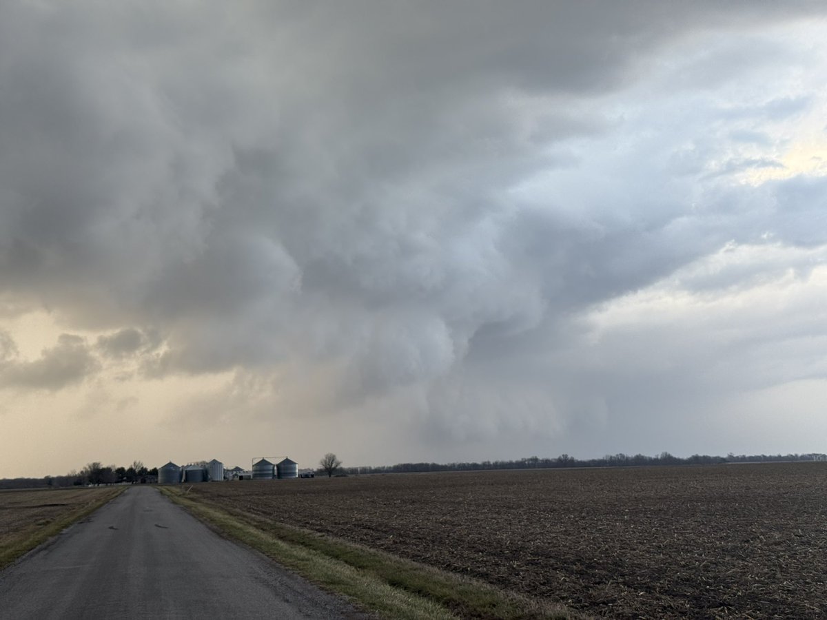 Storms between Greenville and Smithboro Illinois this afternoon <a href="/NWSStLouis/">NWS St. Louis</a> <a href="/SteveTempleton/">Steve Templeton</a> <a href="/scottontvKSDK/">Scott Connell on KSDK</a> <a href="/fox2ch/">Chris Higgins</a> <a href="/MattBednarWX/">Matt Bednar</a> <a href="/DarrenLeedsWx/">Meteorologist Darren Leeds</a> <a href="/jacobdickeywx/">Jacob Dickey, WCIA 3 News</a> <a href="/wxSBohnhoff/">Seth Bohnhoff</a> #ilwx
