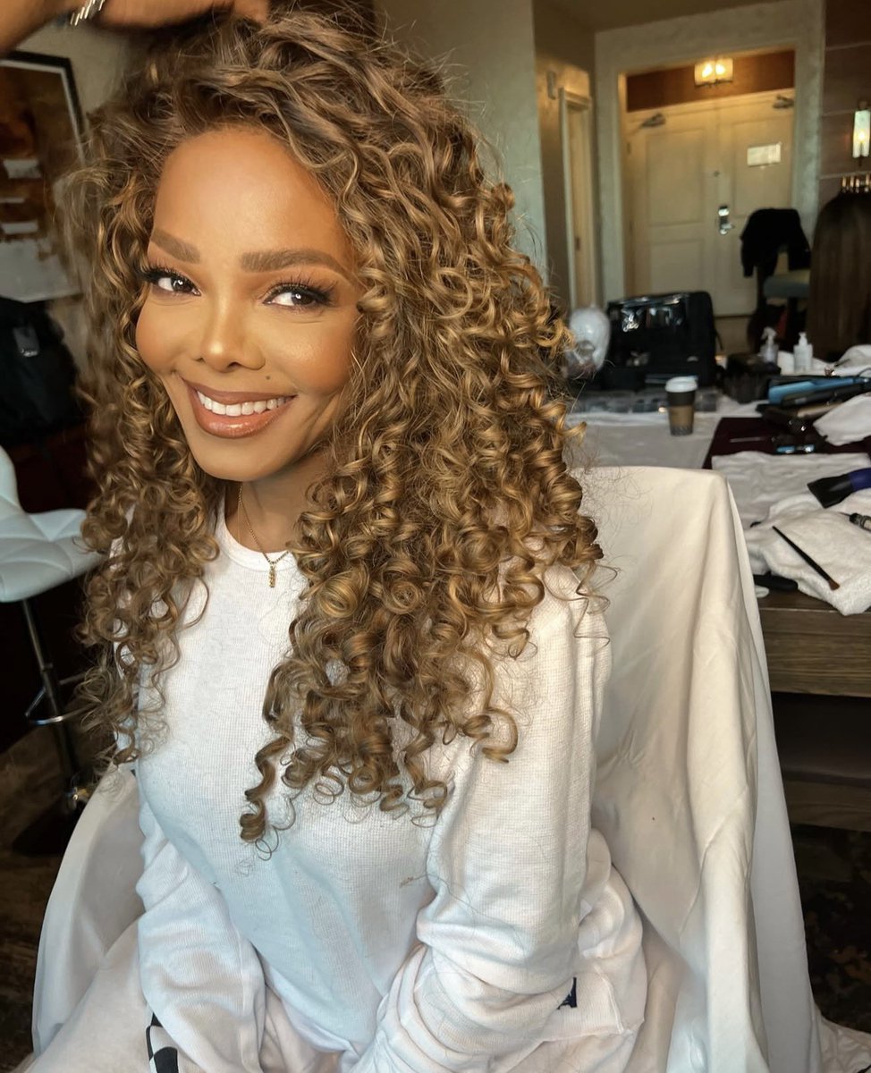 Daily Loud tweet media