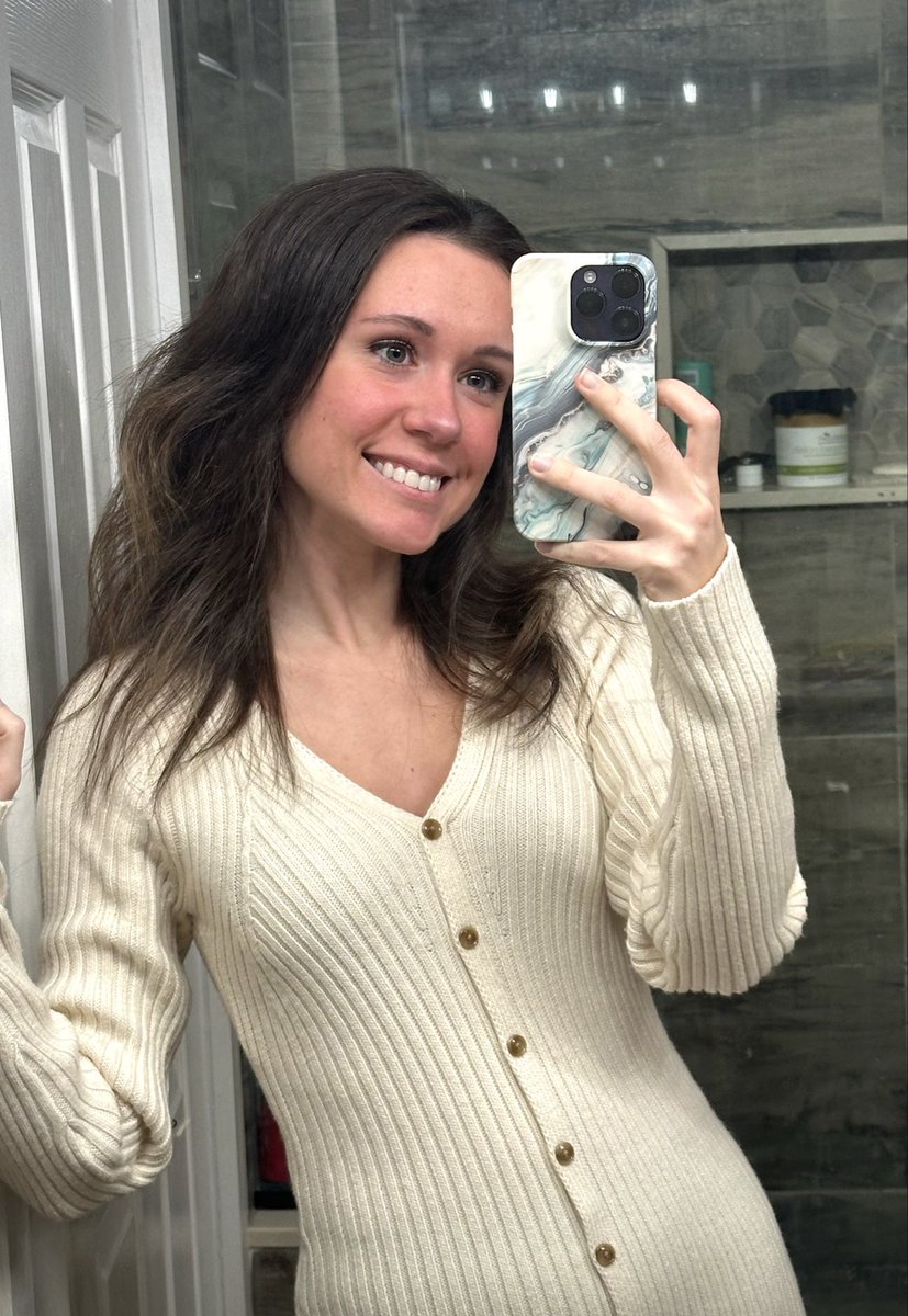 Beeesley's tweet image. 💚❤️