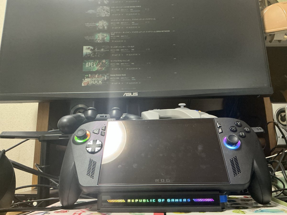 dazstreaming's tweet image. おっし、想像どおりにできた！
外部モニターへの出力も、マウスでの操作も対応してる！
あとは、各ゲームでの設定最適化だなあ……
とりあえずストリートファイター６でもやってみるか。
#ROGXboxAllyX