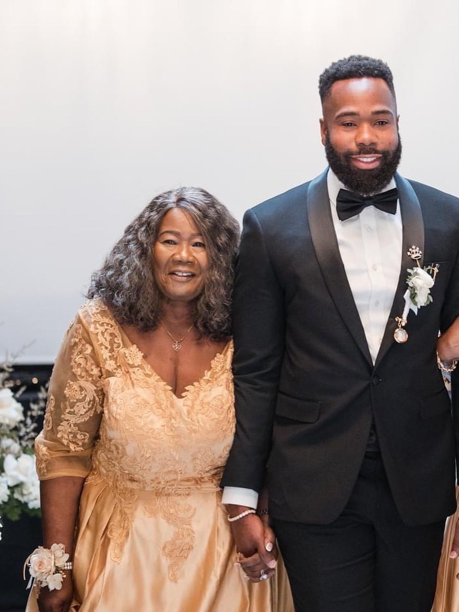 sammyrigaud's tweet image. Last night, my mother passed away... joining my dad. 

Pray for me. I'm not good