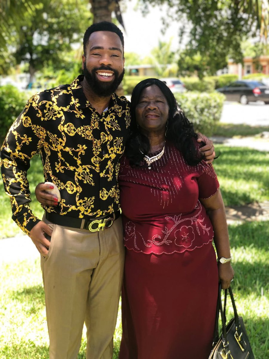 sammyrigaud's tweet image. Last night, my mother passed away... joining my dad. 

Pray for me. I'm not good