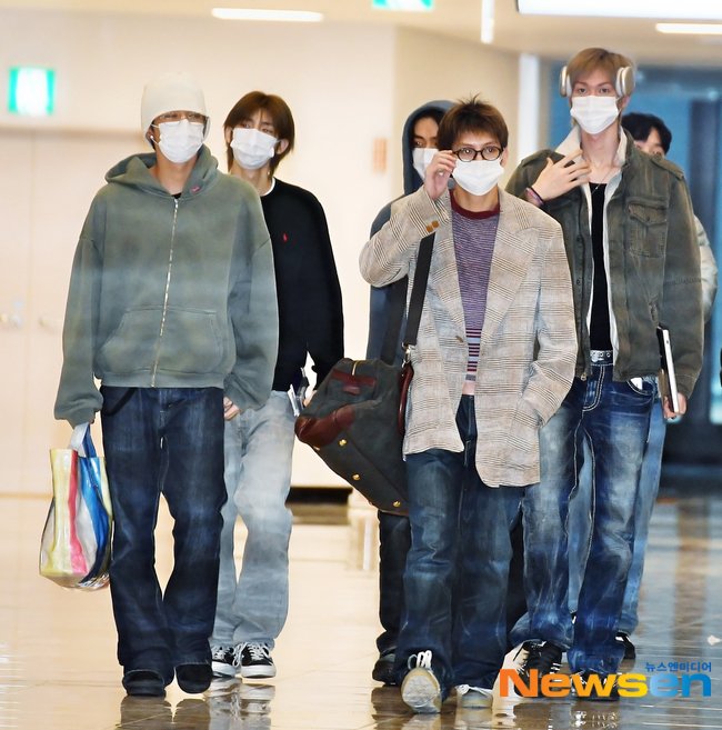 zhaoyufancokr's tweet image. CORTIS at Gimpo Airport📸

🔗: naver.me/xlbDrPhw
🔗: naver.me/5JGUe9pn
🔗: naver.me/xMnKAe58

#CORTIS #코르티스