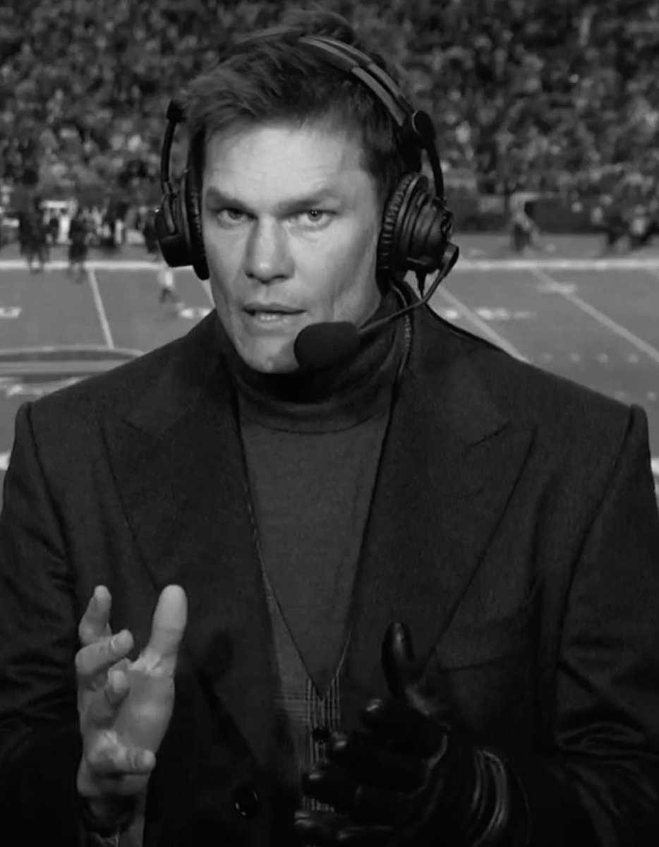 SharpFootball's tweet image. what is going on here