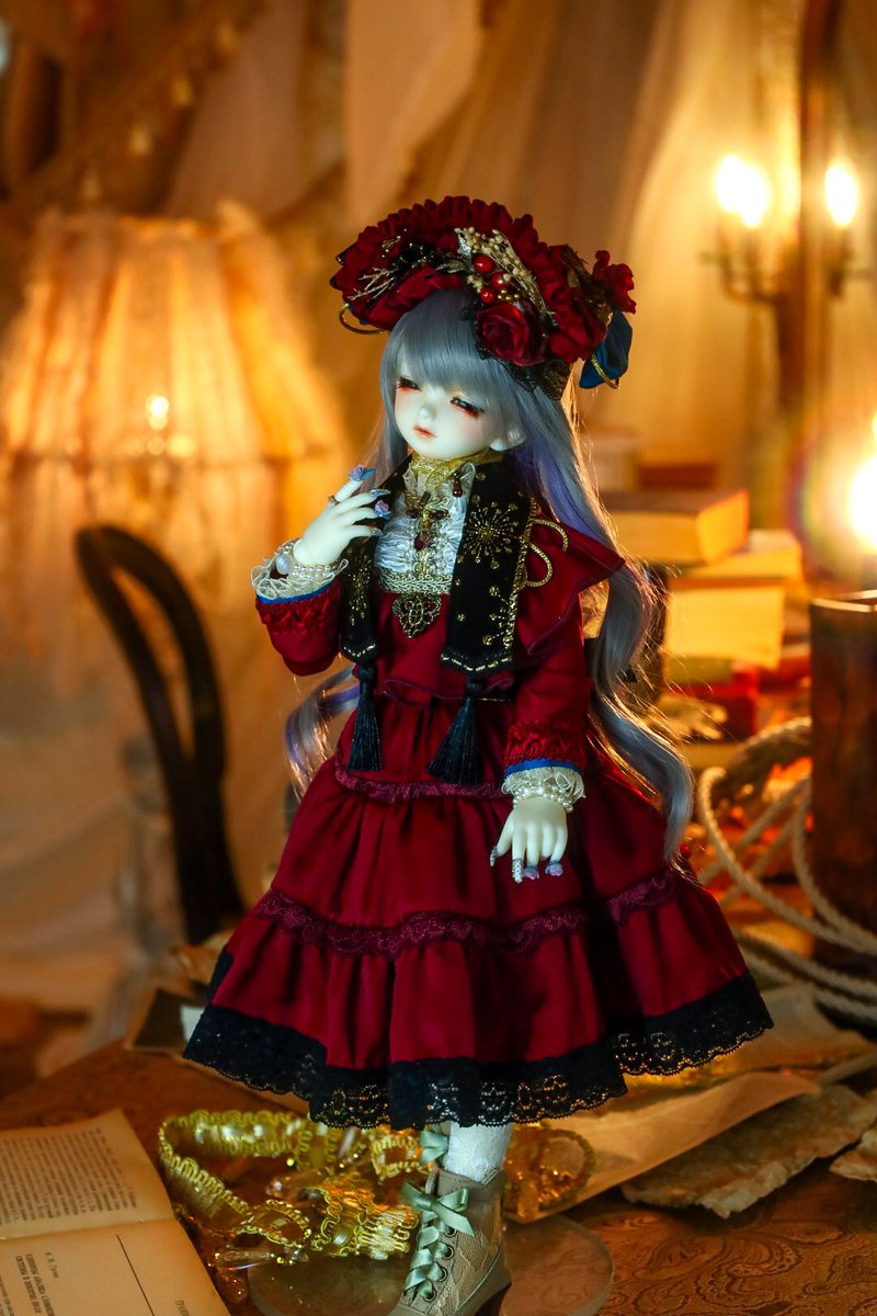 D.MotherGoose(<a href="/dmothergoose/">D.MotherGoose＊2次受注発送1/30予定</a> )様のカーディナルドレスを57番ちゃんへ贈りました🎁😘
黒いストラと金、深い赤の組合せがエレガント、優美な麗姿に惚れ惚れ…✨