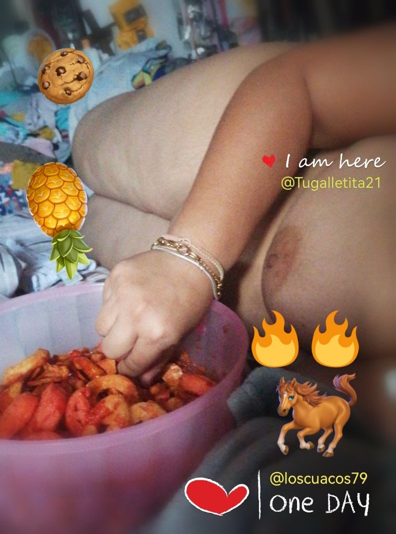 Domingo de netflix y una rica botanita🍪🐴🥰😍🤩😘🍍🌹😈