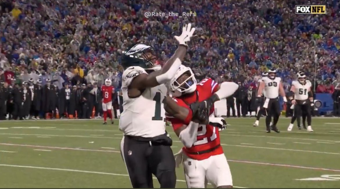 PhilaFanCentral's tweet image. They can see a “clear loss of control” on the DeVonta catch… yet they can’t see pass interference here.

The NFL should be ashamed of its officiating