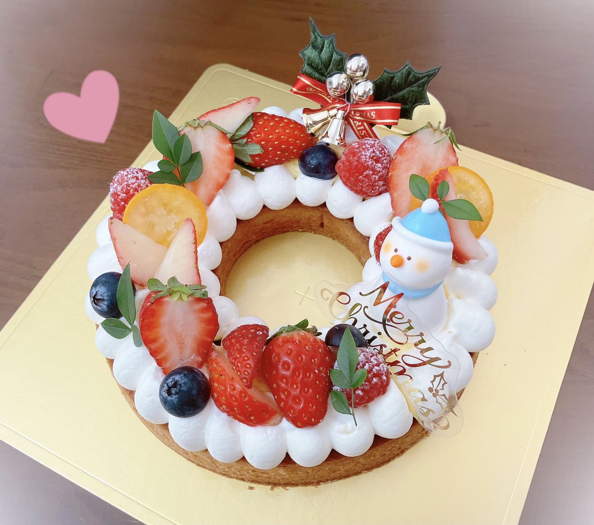 今年のクリスマスは雪だるまとフルーツが乗った可愛いリース型のタルトケーキをいただいてました⛄️🎂🍓🎄
可愛美味しかった〜☺️💓✨