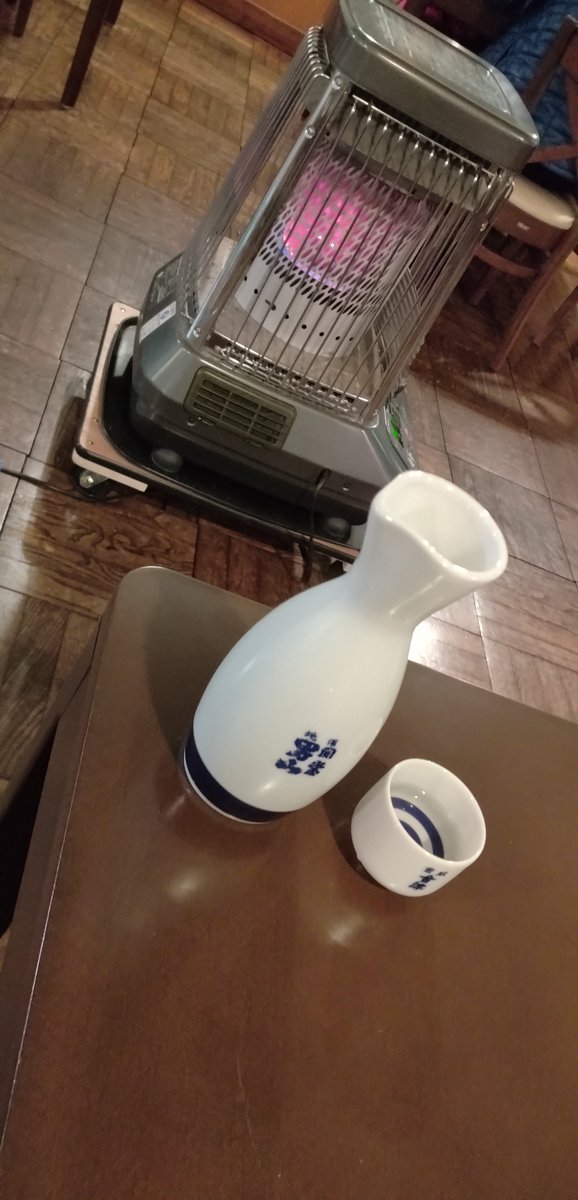 駅舎、ストーブ、熱燗