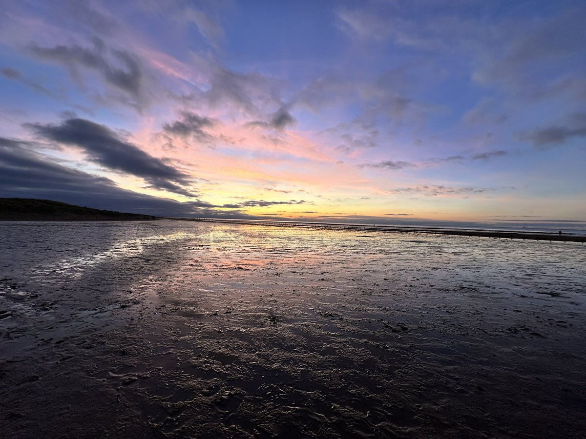 Lucy Bray tweet media